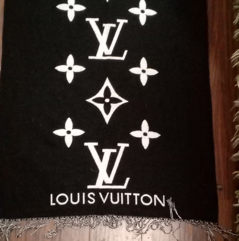 Louis Vuitton  Monogram  Scarf